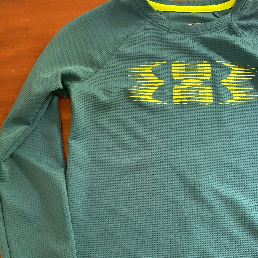 Under armor shirt